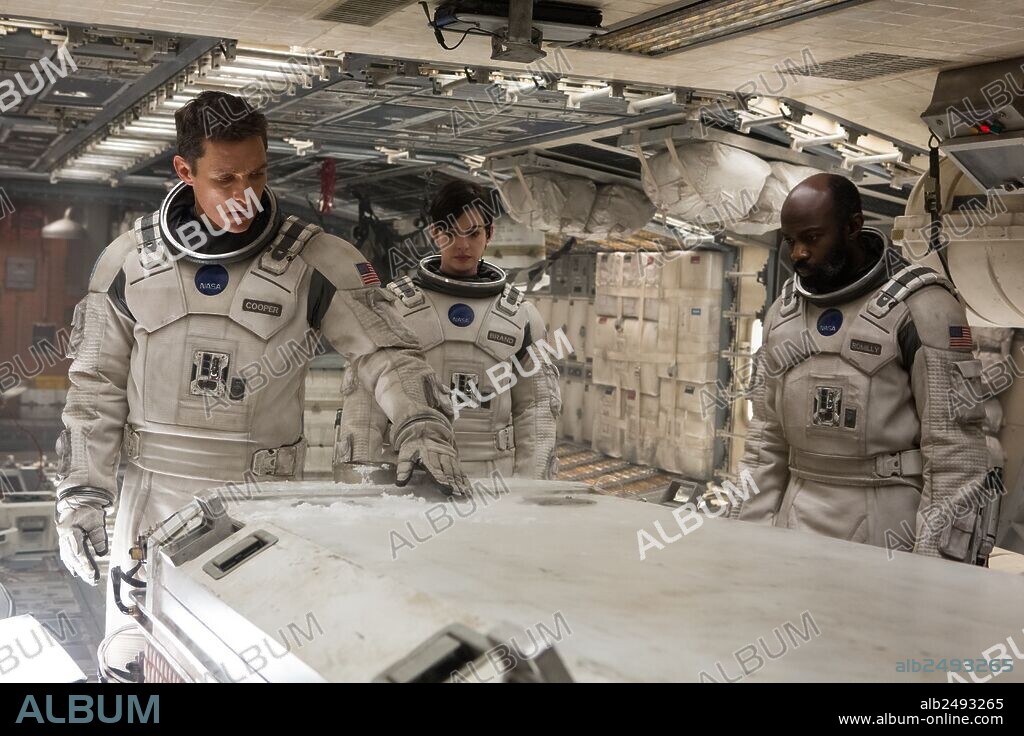 ANNE HATHAWAY, DAVID GYASI and MATTHEW McCONAUGHEY in INTERSTELLAR, 2014, directed by CHRISTOPHER NOLAN. Copyright WARNER BROS.