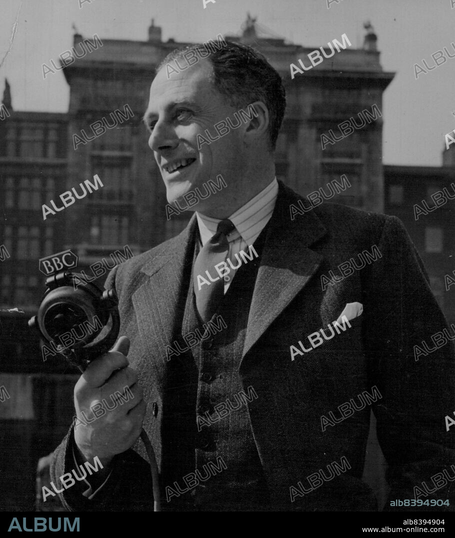 Godfrey Talbot, Chief Reporter, BBC Home News. January 11, 1954. (Photo by BBC).