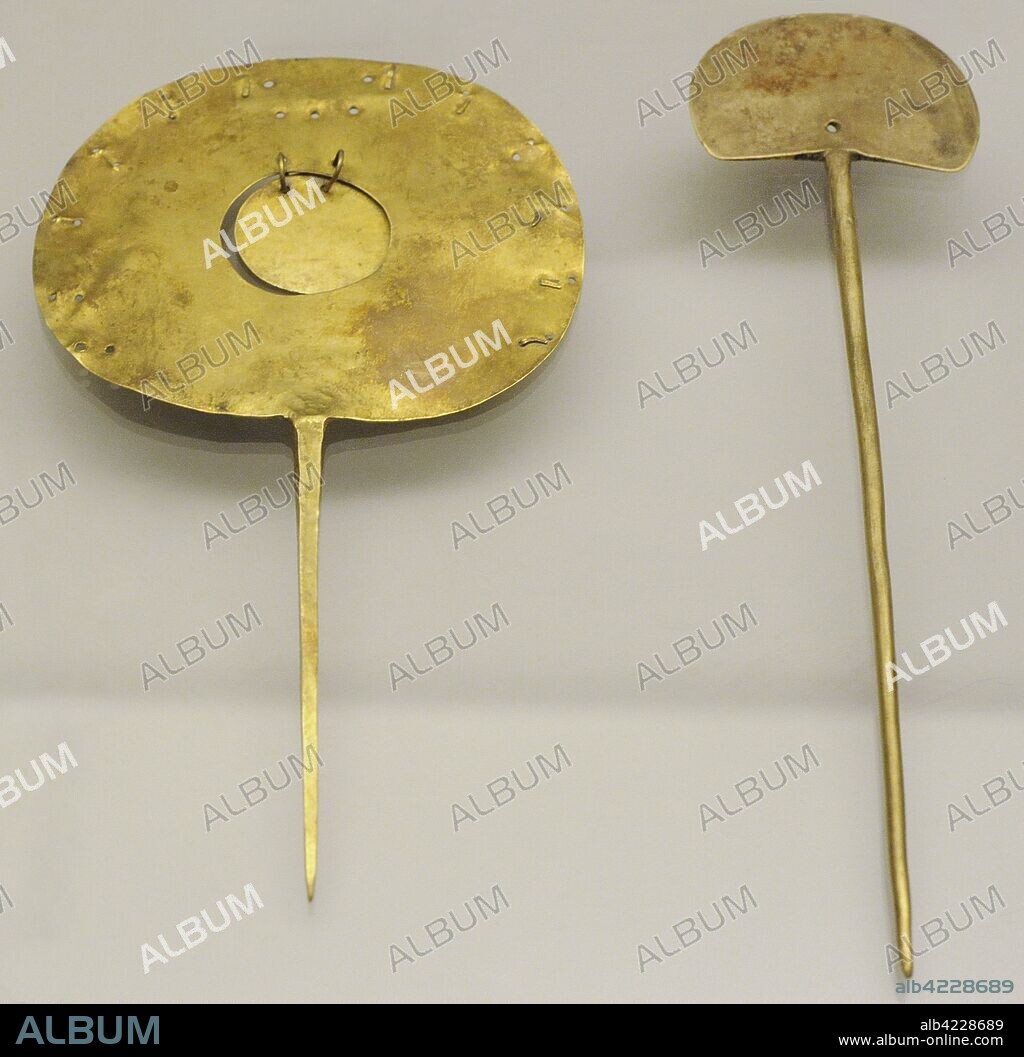 Par de prendedores (tupus). Oro. Cultura Inca, Horizonte Tardó (1400-1533 d. C.). Perú. Museo de América. Madrid. España.