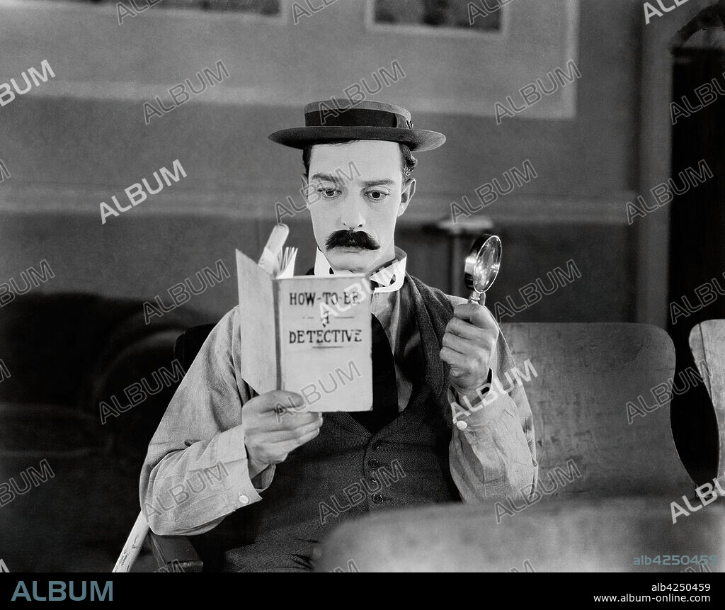 BUSTER KEATON en EL MODERNO SHERLOCK HOLMES, 1924 (SHERLOCK, JR.), dirigida por BUSTER KEATON y ROSCOE "FATTY" ARBUCKLE. Copyright METRO.