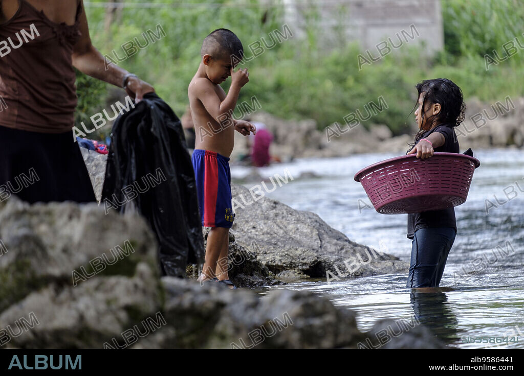rio Cuatro Chorros, La Parroquia, Zona Reina, Quiche, Guatemala, America Central.
