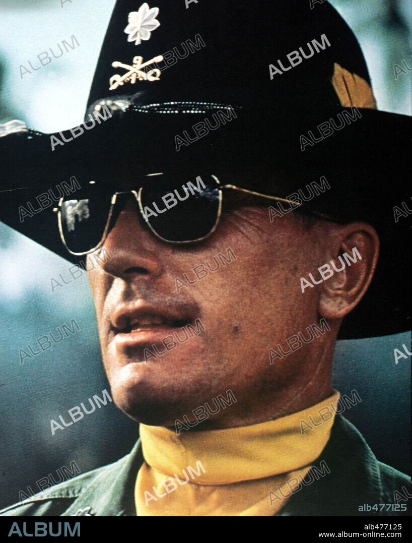 ROBERT DUVALL en APOCALYPSE NOW, 1979, dirigida por FRANCIS FORD COPPOLA. Copyright ZOETROPE/UA.