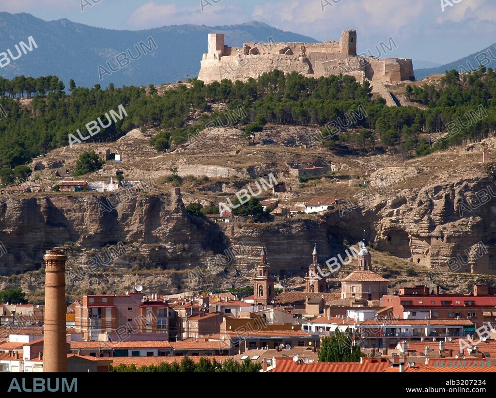 VISTAS GENERALES DE CALATAYUD Y EL CASTILLO DE AYUB.