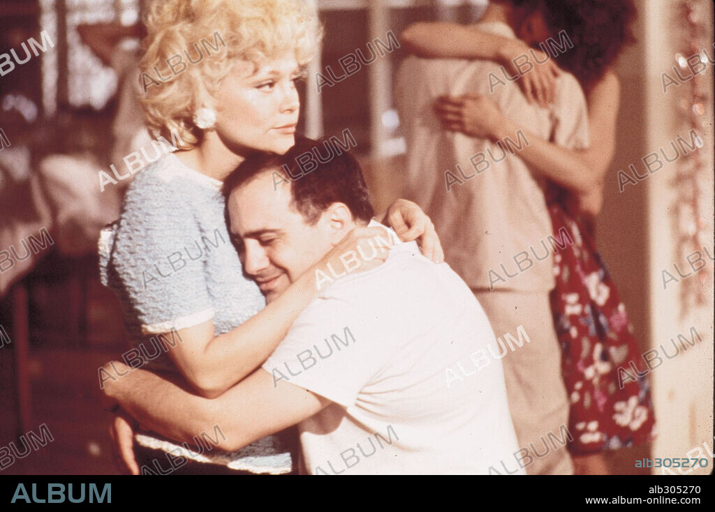 DANNY DEVITO in ONE FLEW OVER THE CUCKOO'S NEST, 1975, directed by MILOS FORMAN. Copyright UNITED ARTISTS.