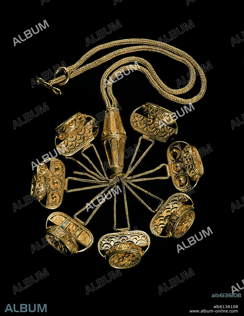 TESORO DEL CARAMBOLO - COLLAR DE ORO CON SIETE SELLOS - SIGLO VI/VII AC - ARTE TARTESICO.