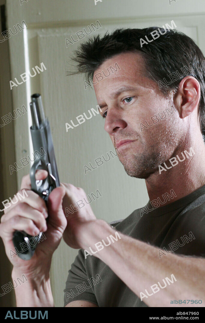 JAMES DENTON en MUJERES DESESPERADAS, 2004 (DESPERATE HOUSEWIVES). Copyright TOUCHSTONE TELEVISION / TOM, RON. Temporada 2.