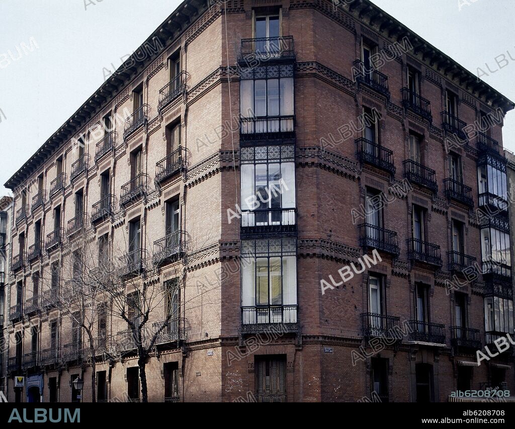 EDIFICIO JORGE JUAN ESQUINA LAGASCA.