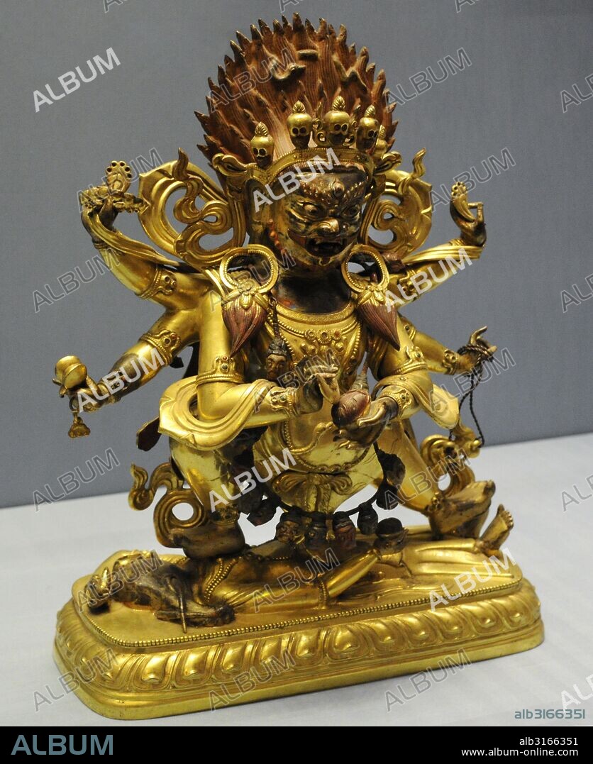 ARTE. ASIA CENTRAL. MAHAKALA (DHARMAPALA). Una de las más importantes divinidades protectoras del BUDISMO TIBETANO. Pieza procedente de la Mongolia interior. Siglo XIX. Latón. Técnica: martilleo, fundición, dorado parcial y grabado. Museo del Hermitage (The State Hermitage Museum). San Petersburgo. Rusia.