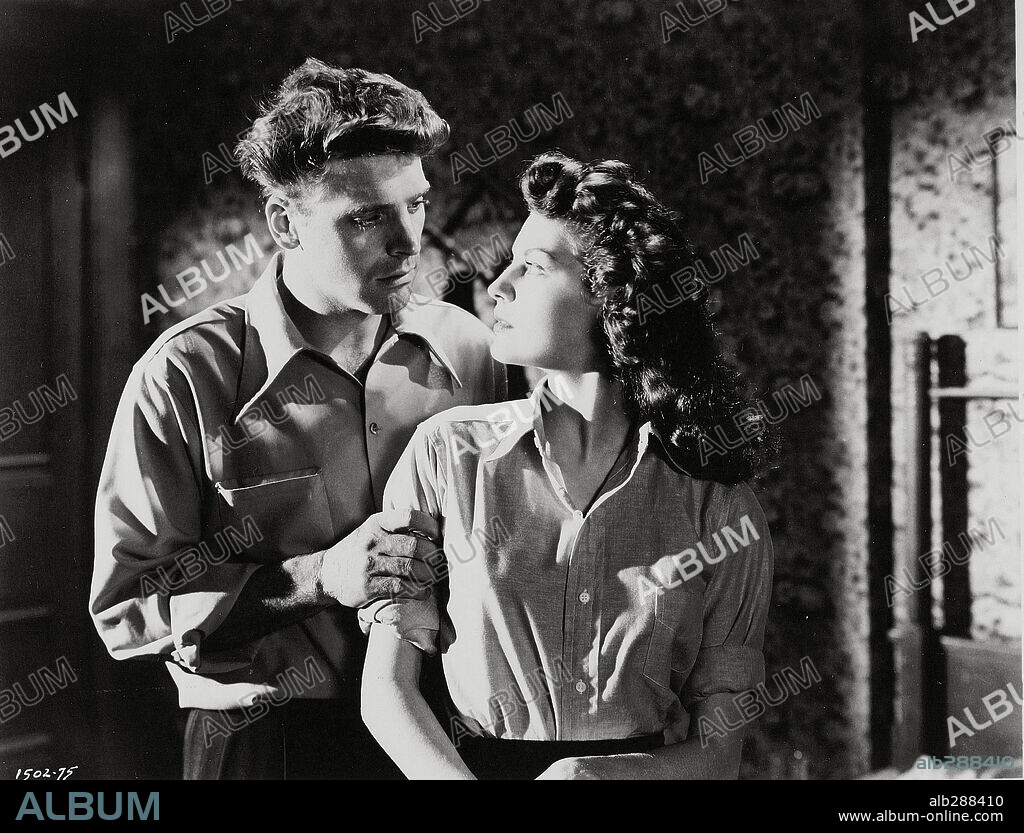 AVA GARDNER and BURT LANCASTER in THE KILLERS, 1946, directed by ROBERT SIODMAK. Copyright UNIVERSAL PICTURES.