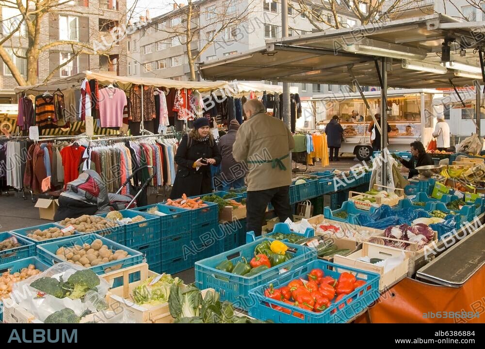 Köln, Wochenmarkt am Sudermannplatz.