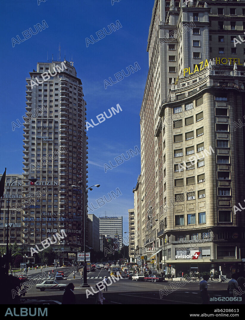 JOAQUIN OTAMENDI MACHINBARRENA. TORRE DE MADRID CONSTRUCCION 1954 SITUADA EN PLAZA DE ESPAÑA ESQUINA CON LA CALLE PRINCESA A LA DERECHA EL EDIFICIO ESPAÑA CONSTRUCCION D.
