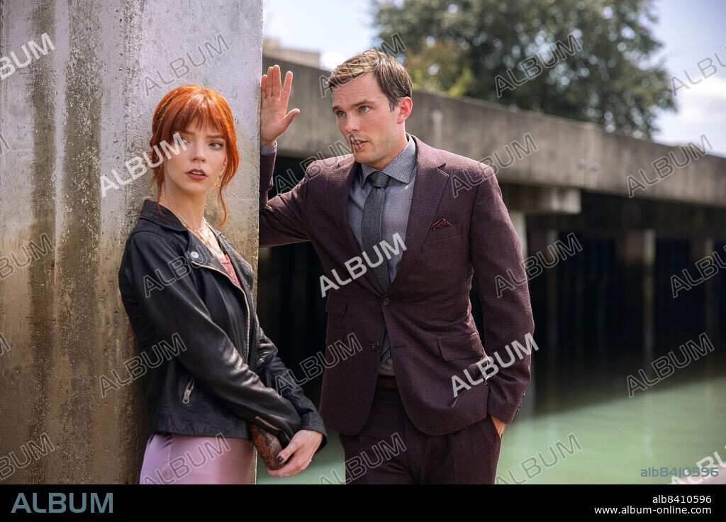 ANYA TAYLOR-JOY and NICHOLAS HOULT in THE MENU, 2022, directed by MARK MYLOD. Copyright Hyperobject Industries.