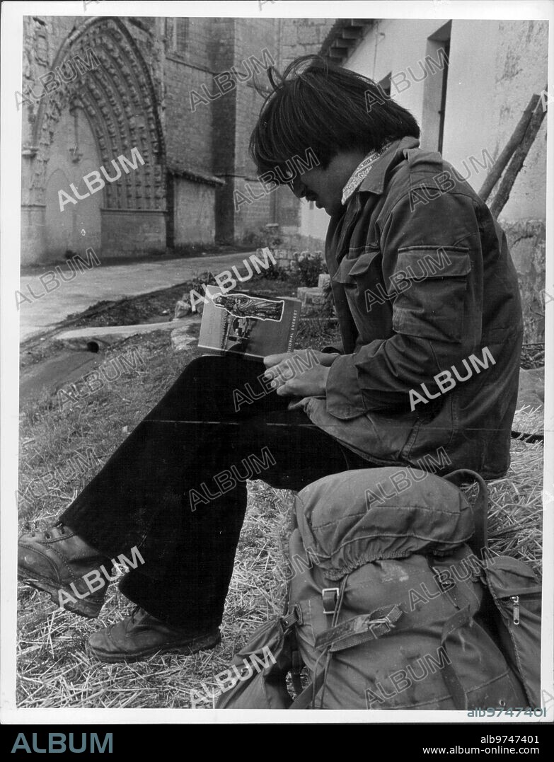 January 17, 1975. A young Japanese student, Koji Kawai, author of a tourist guide to Spain in Japanese, is currently walking the Camino de Santiago in order to write a new book.