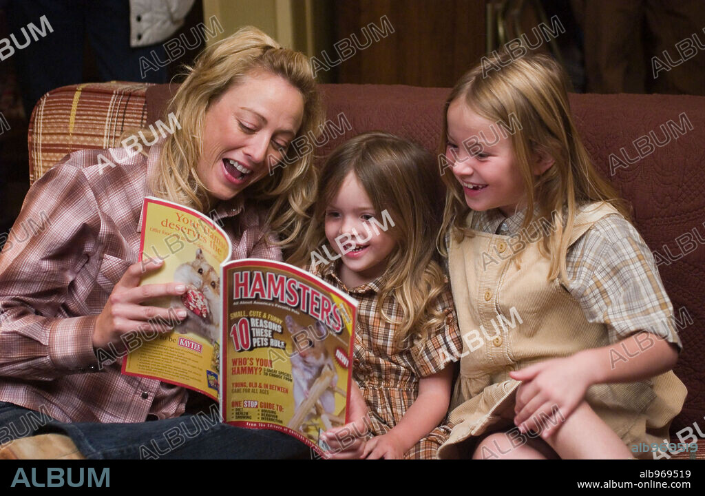 JASPER POLISH, LOGAN POLISH and VIRGINIA MADSEN in THE ASTRONAUT FARMER, 2006, directed by MICHAEL POLISH. Copyright pOLISH BROTHERS CONSTRUCTION / FOREMAN, RICHARD.