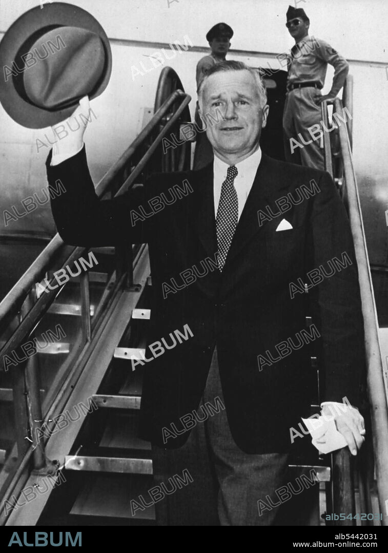 American Politicians: Walter S. Robertson - U.S. Assistant Secretary of State; He negotiated America's agreement with President Syngman Rhee regarding the Korean truce. October 07, 1953. (Photo by Camera Press).