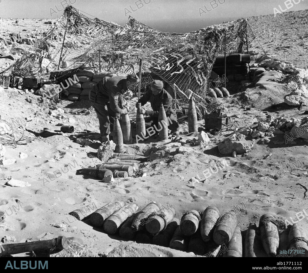 British artillery position in Passo Halfaya. British gunners busy grading the shell fuses in front of their camouflaged position in the Halfaya Pass on the Egyptian front. Egypt, April 1941.