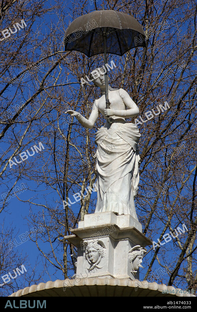 ARTE S. XIX. ESPAÑA. JOAN ROIG SOLE (1835-1918). Escultor español. 'LA DAMA DEL PARAGUAS (LA DAMA DEL PARAIGUA) ' (1884). Fuente situada en el Parque de la Ciudadela. Barcelona. Cataluña.
