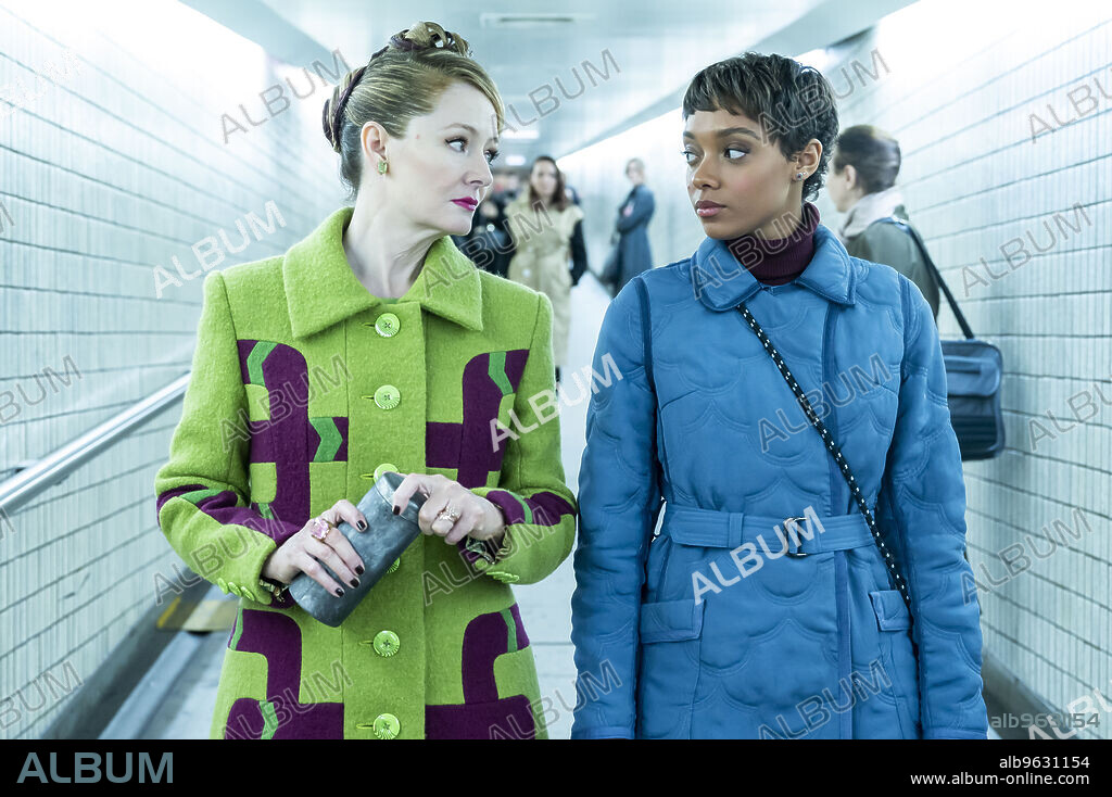MIRANDA OTTO und SOPHIE WILDE in THE PORTABLE DOOR, 2023, unter der Regie von JEFFREY WALKER. Copyright Jim Henson Company.