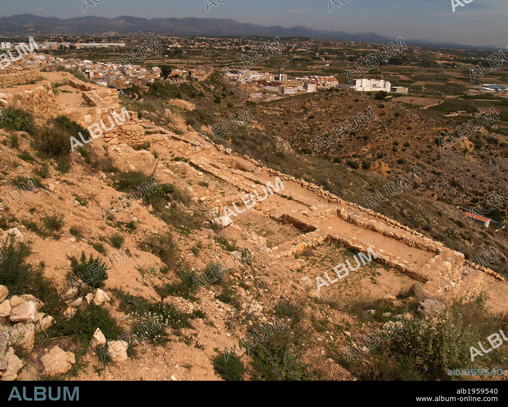 ARTE IBERICO. ESPAÑA. Ciudad ibérica de SAN MIGUEL (ANTIGUA EDETA). Capital de la Edetia, con cerca de 10 ha. de extensión. Fechada hacia el siglo IV a. C. Su urbanización se adaptó al fuerte desnivel del terreno. Alrededores de Llíria. Provincia de Valencia.