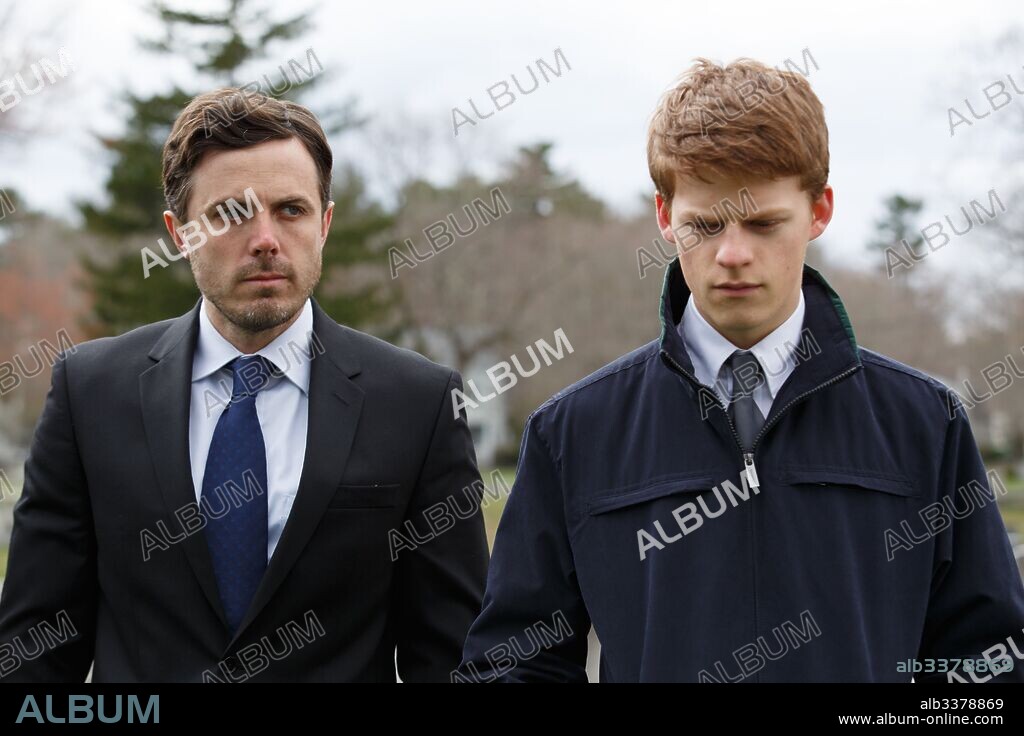 CASEY AFFLECK and LUCAS HEDGES in MANCHESTER BY THE SEA, 2016, directed by KENNETH LONERGAN. Copyright BIG INDIE PICTURES.