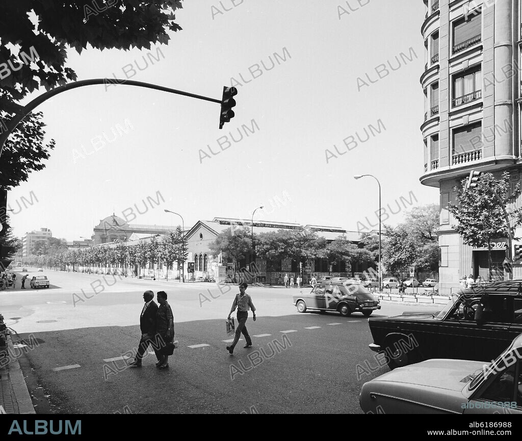 CALLE SERRANO - FOTOGRAFIA EN BLANCO Y NEGRO - AÑOS 60.