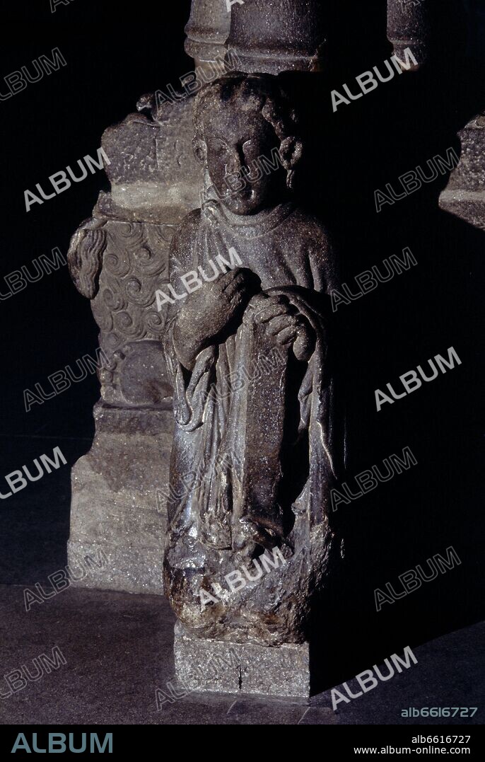 SANTO DOS CROQUES - AUTORRETRATO DEL MAESTRO MATEO EN EL PORTICO DE LA GLORIA - SIGLO XII - FOTO AÑOS 90.