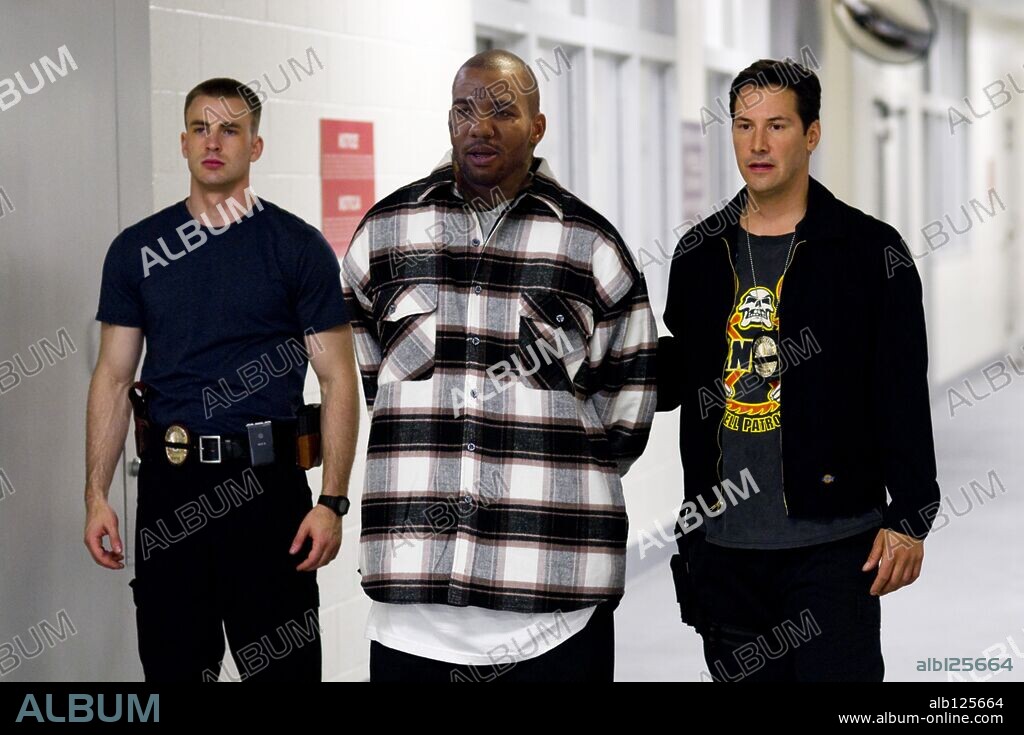 CHRIS EVANS, KEANU REEVES and The Game in STREET KINGS, 2008, directed by DAVID AYER. Copyright REGENCY ENTERPRISES/YARI FILM GROUP (YFG)/3 ARTS ENTERTAINME / MORTON, MERRICK.