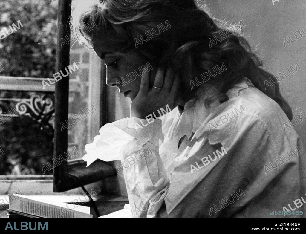 Catherine Dorléac. CATHERINE DENEUVE dans LES CRÉATURES, 1966, réalisé par AGNES VARDA. Copyright MAG BODARD/MADELEINE FILMS/SANDREW.