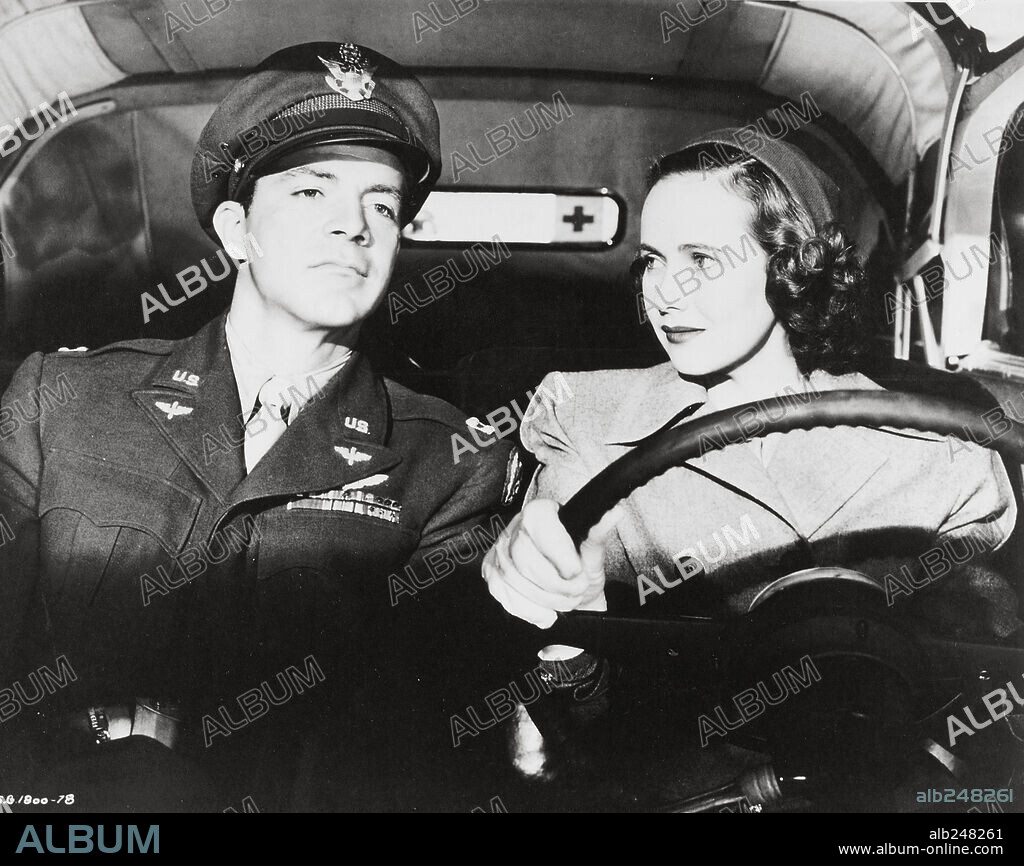 DANA ANDREWS and TERESA WRIGHT in THE BEST YEARS OF OUR LIVES, 1946, directed by WILLIAM WYLER. Copyright RKO.
