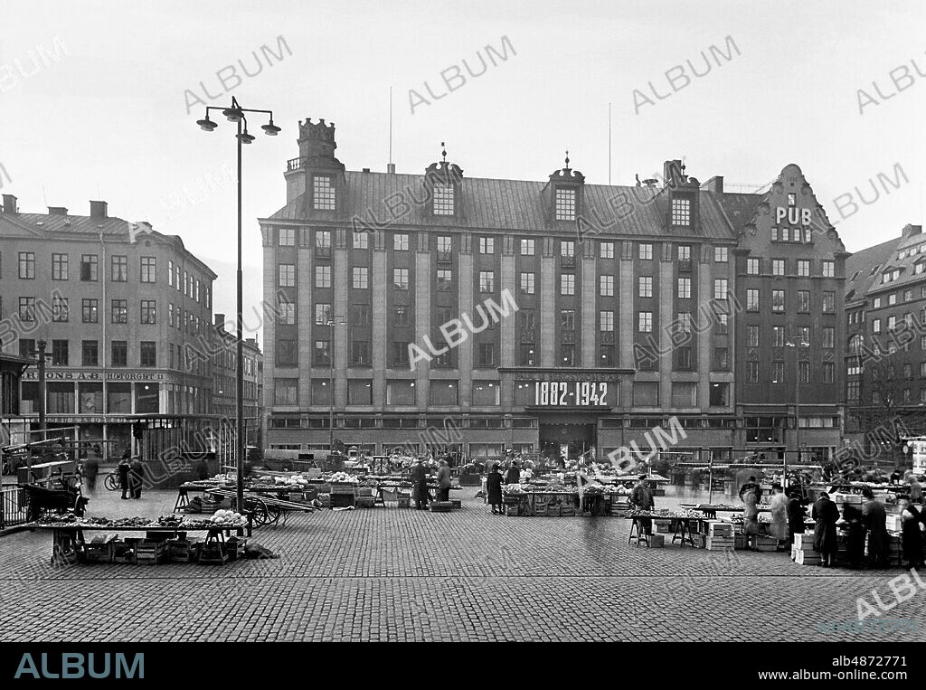 STOCKHOLM 1942-01-01. The PUB department store at Hötorget. Photo: TT Historical / Code 1902.