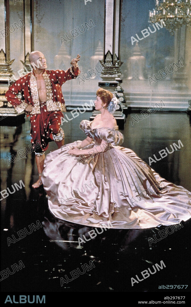 DEBORAH KERR and YUL BRYNNER in THE KING AND I, 1956, directed by WALTER LANG. Copyright 20TH CENTURY FOX.