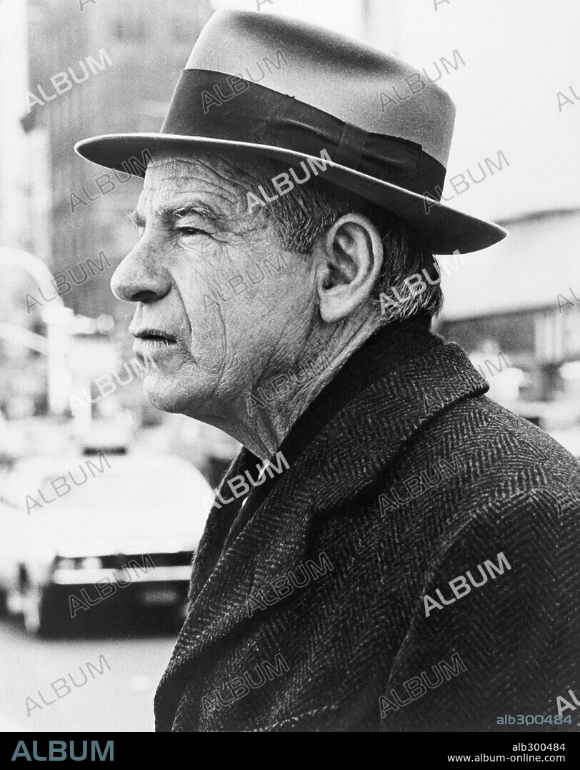 WALTER MATTHAU en LA PAREJA CHIFLADA, 1975 (THE SUNSHINE BOYS), dirigida por HERBERT ROSS. Copyright M.G.M.
