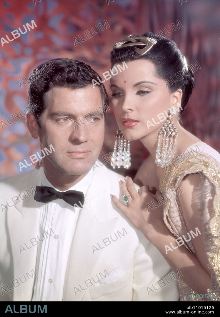 THE TIGER OF ESCHNAPUR / Le Tigre du Bengale / La Tigre di Eschnapur / West Germany/France/Italy 1958 / Fritz Lang / Architect Harald Berger (PAUL HUBSCHMID) falls in love with the temple dancer Seetha (DEBRA PAGET). Studio shot. A. Grimm 31899.