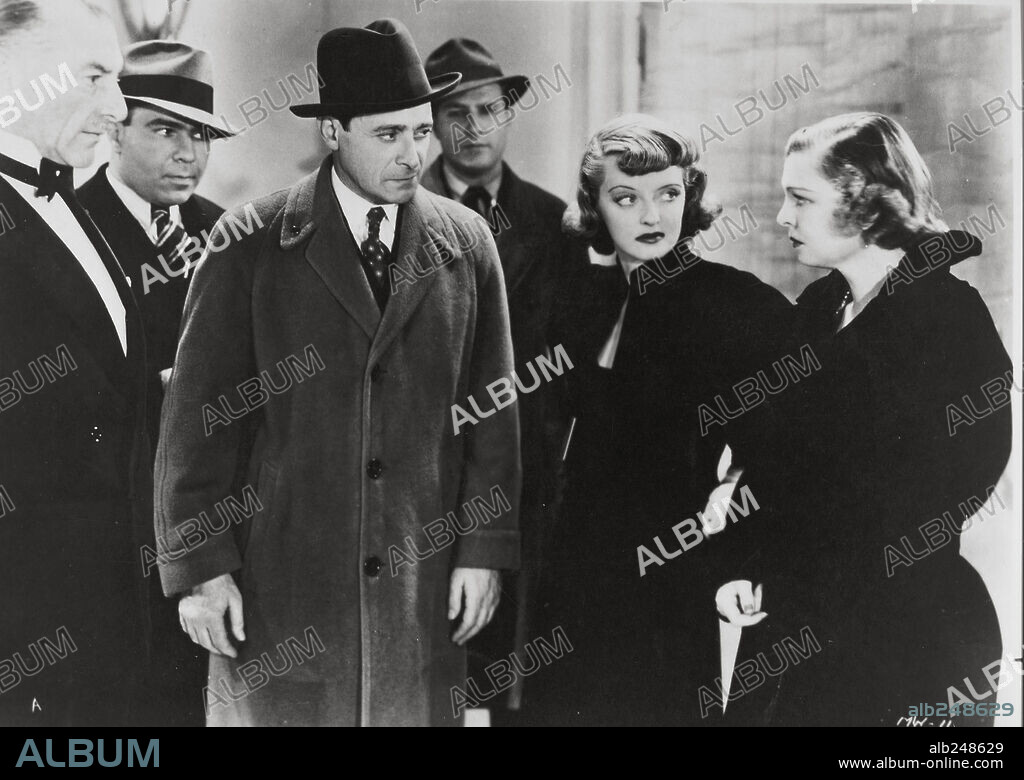 BETTE DAVIS en LA MUJER MARCADA, 1937 (MARKED WOMAN), dirigida por LLOYD BACON. Copyright WARNER BROTHERS.