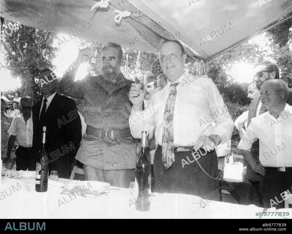 27 julio 1992. Fidel Castro Brindando con Manuel fraga.