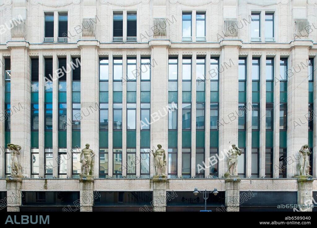 Deutschland, Nordrhein-Westfalen, Wuppertal-Elberfeld, Neumarktstrasse, das ehemalige Kaufhaus Tietz (heute Galeria Kaufhof) ist ein historisch bedeutender Warenhausbau.