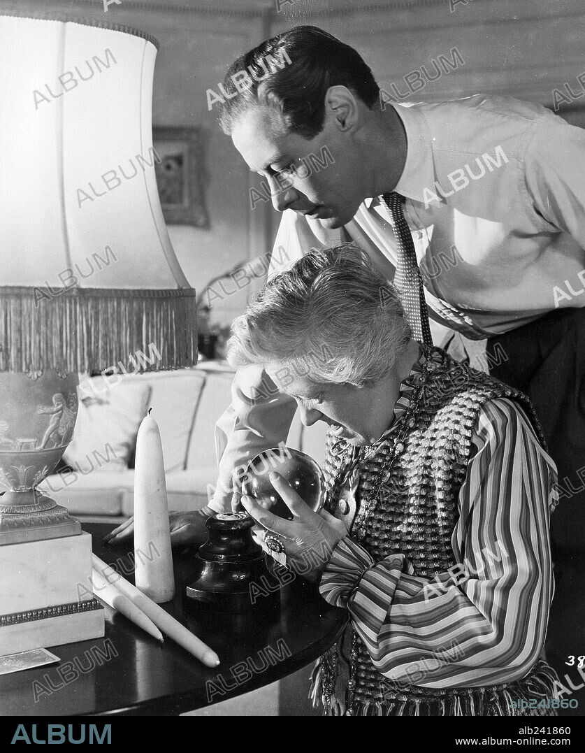 MARGARET RUTHERFORD and REX HARRISON in BLITHE SPIRIT, 1945, directed by DAVID LEAN. Copyright TWO CITIES/CINEGUILD.