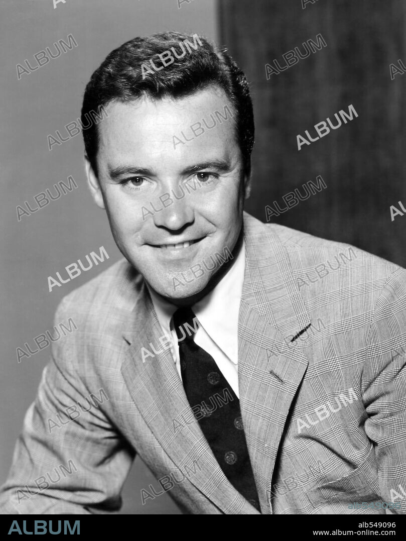 JACK LEMMON en ESCALA EN HAWAII, 1955 (MISTER ROBERTS), dirigida por JOHN FORD y MERVYN LEROY. Copyright WARNER BROTHERS.