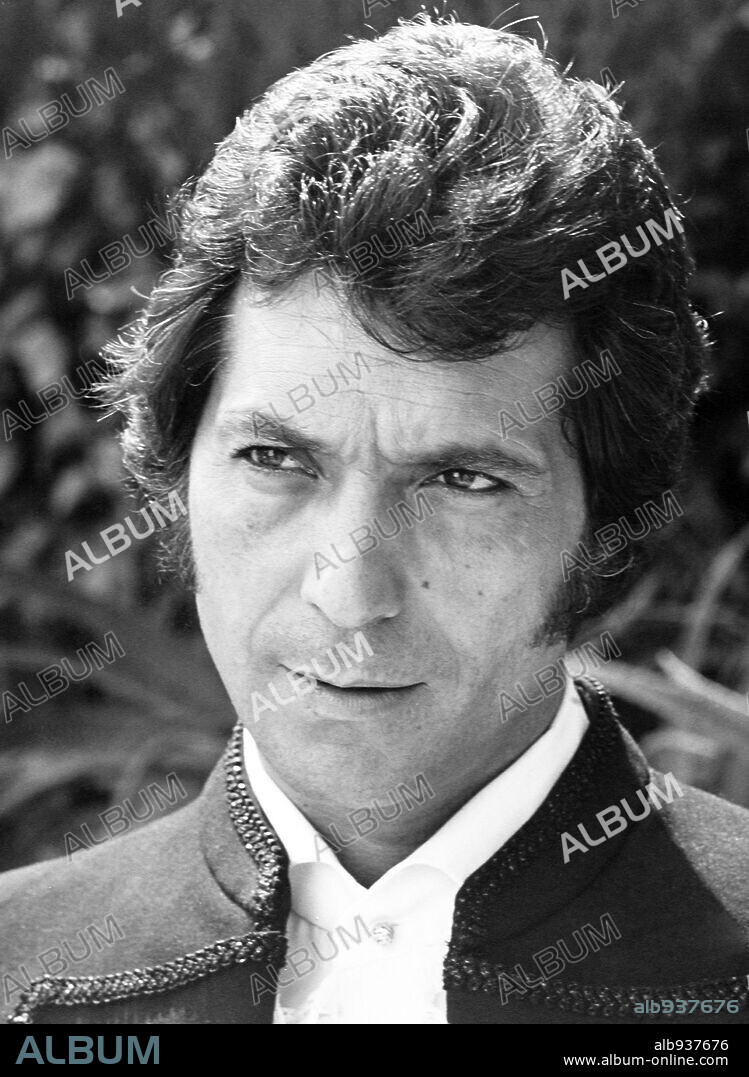 SANCHO GRACIA en AVISA A CURRO JIMENEZ, 1978, dirigida por RAFAEL ROMERO MARCHENT. Copyright IZARO FILMS.