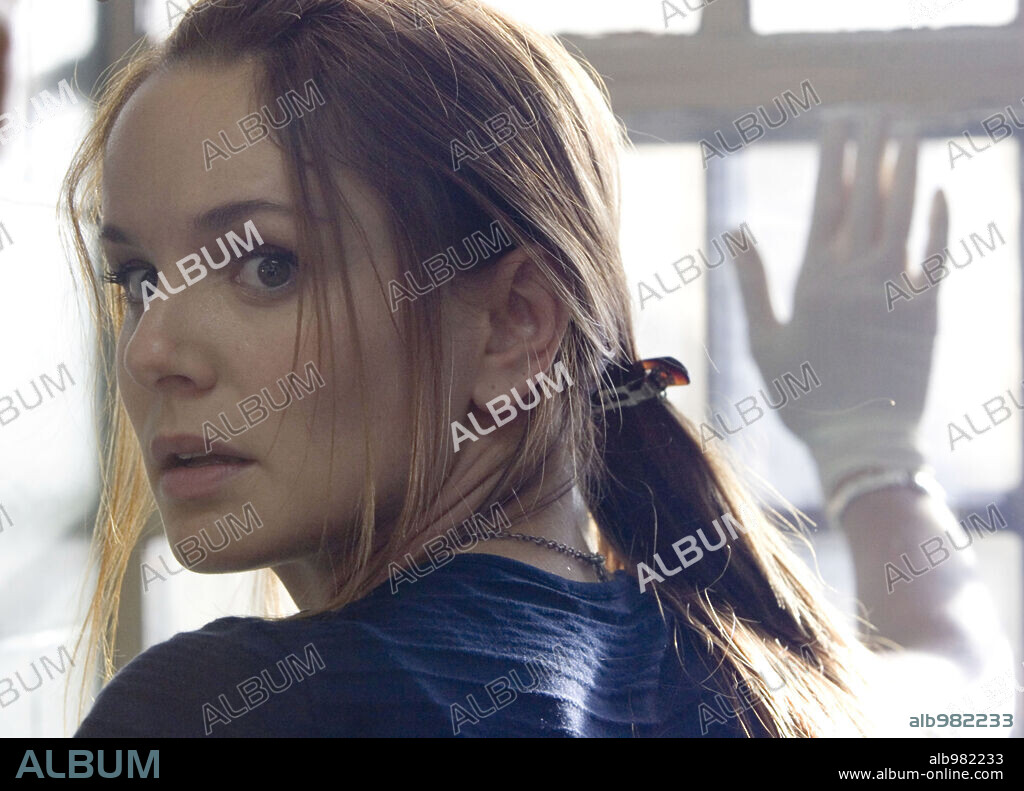 SARAH WAYNE CALLIES in PRISON BREAK, 2005 (PRISON BREAK-TV), directed by PAUL SCHEURING. Copyright 20TH CENTURY FOX TV.