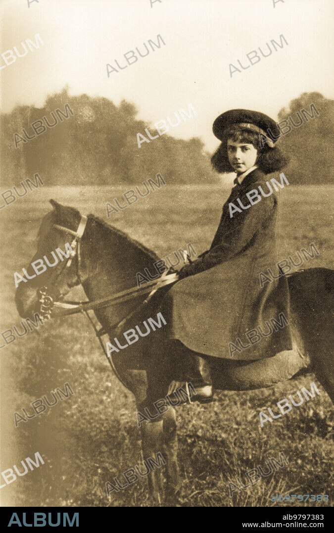 Iolanda margherita di savoia on her pony.