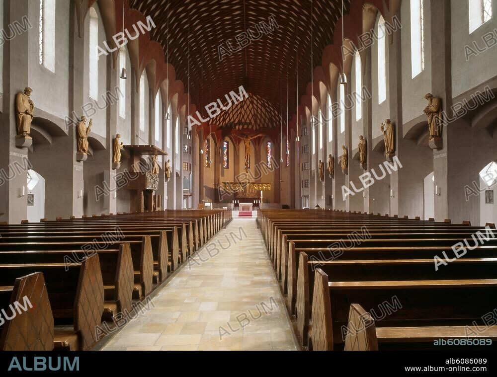 Pfarrkirche St. Anton 1927 von Michael Kurz, Innenraum, Blick zum Chor.