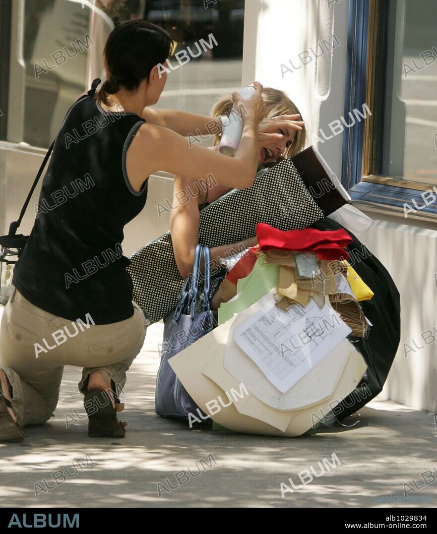 Jul 15, 2008 - New York, NY, USA - Actress TAYLOR MOMSEN gets her hair sprayed while filming a scene from the TV show 'Gossip Girl' on the Upper East Side. 15/07/2008