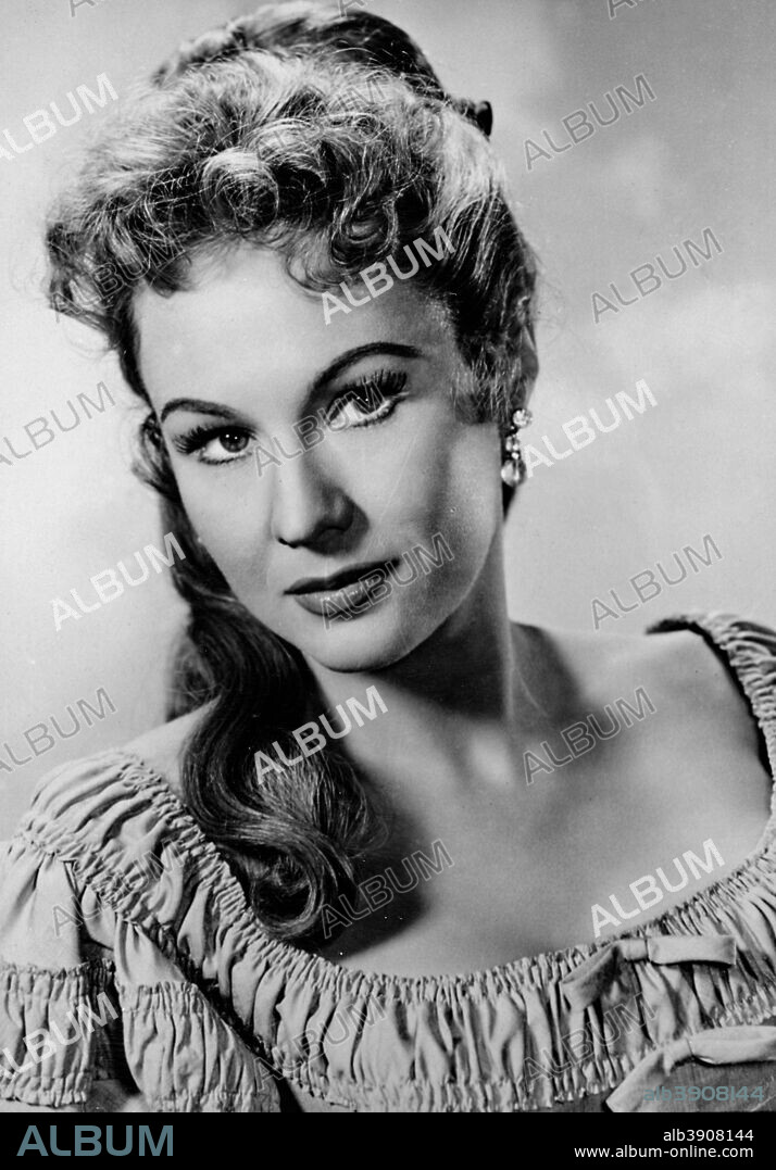 VIRGINIA MAYO en TIERRA DE VIOLENCIA, 1956 (THE PROUD ONES), dirigida por ROBERT D. WEBB. Copyright 20TH CENTURY FOX.