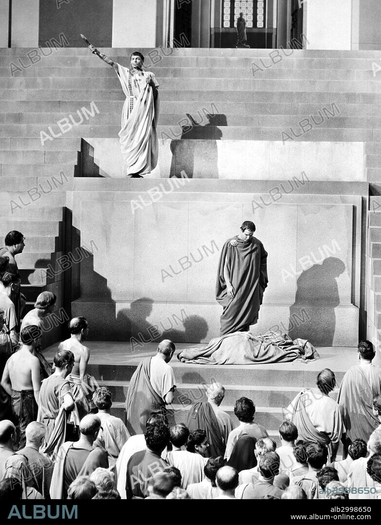 FILM: JULIUS CAESAR, 1953.James Mason as Brutus (top) and Marlon Brando as Marc Antony (center). Still from the 1953 MGM production directed by Joseph L. Mankiewicz.