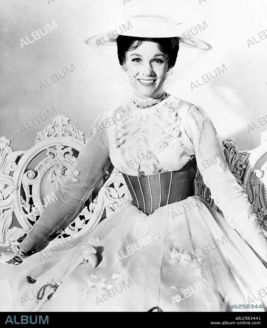 JULIE ANDREWS dans MARY POPPINS, 1964, réalisé par ROBERT STEVENSON. Copyright WALT DISNEY PRODUCTIONS.