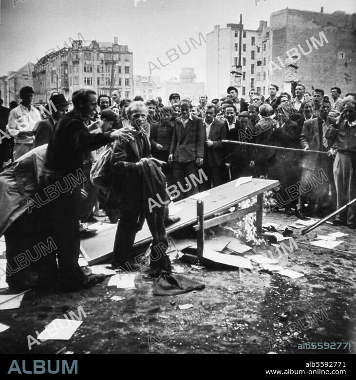 Berlin (Germany), uprising, 17.6.1953 in East Berlin. Placards are torn down and burned. Photo.