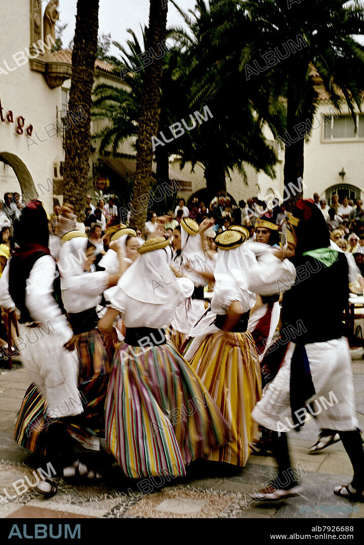 BAILE FOLKLORICO DE LANZAROTE - FOTO AÑOS 70.