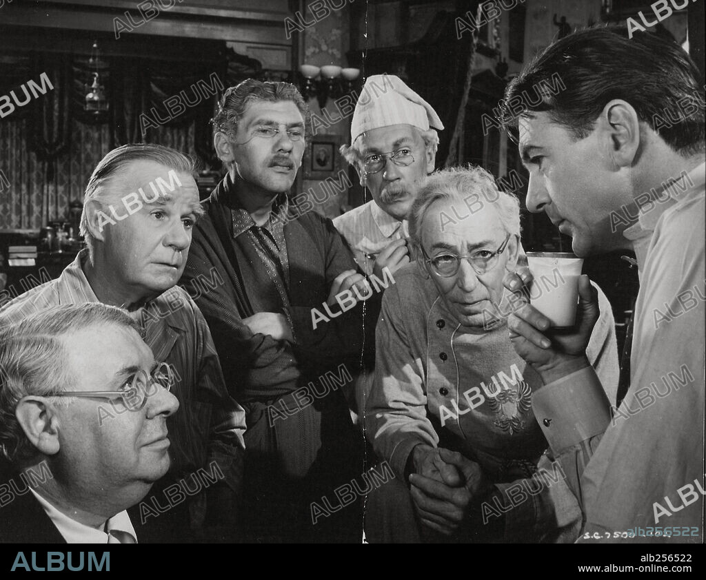 GARY COOPER, HENRY TRAVERS, LEONID KINSKEY, RICHARD HAYDN and S. Z. SAKALL in BALL OF FIRE, 1941, directed by HOWARD HAWKS. Copyright RKO/SAMUEL GOLDWYN.