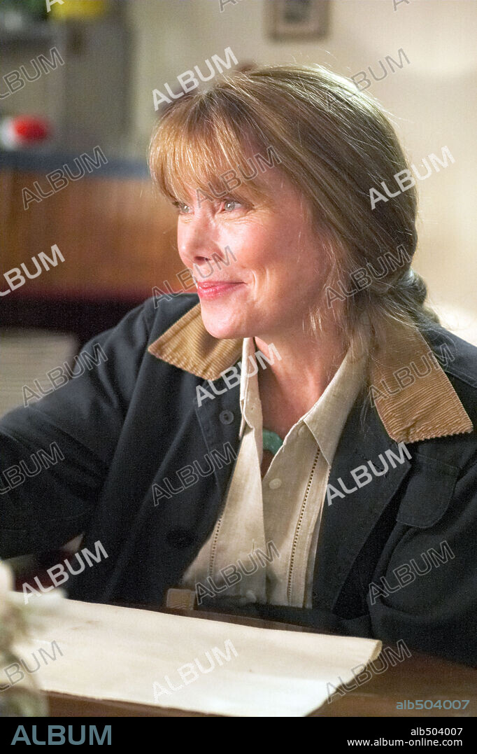 SISSY SPACEK in A HOME AT THE END OF THE WORLD, 2004, directed by MICHAEL MAYER. Copyright WARNER INDEPENDENT PICTURES / RAFY.